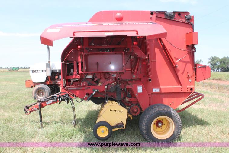 image for item H5629 2004 New Holland BR780 round baler