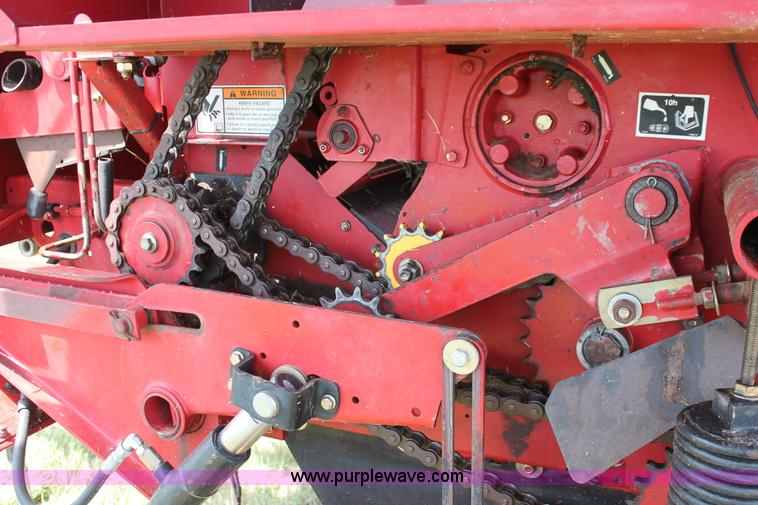 image for item H5629 2004 New Holland BR780 round baler