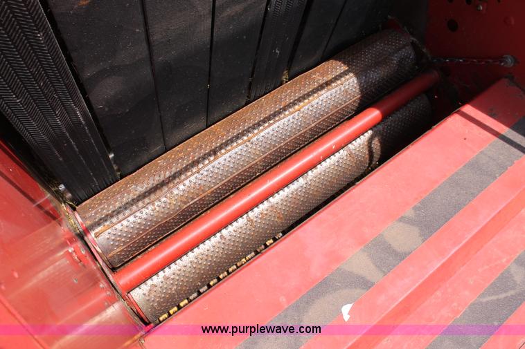 image for item H5629 2004 New Holland BR780 round baler