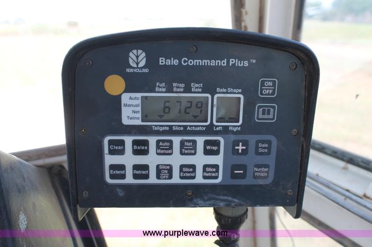 image for item H5629 2004 New Holland BR780 round baler