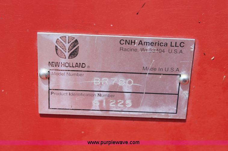 image for item H5629 2004 New Holland BR780 round baler