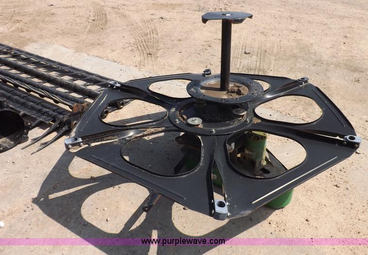 image for item H9236 John Deere 30' fingered pickup reel