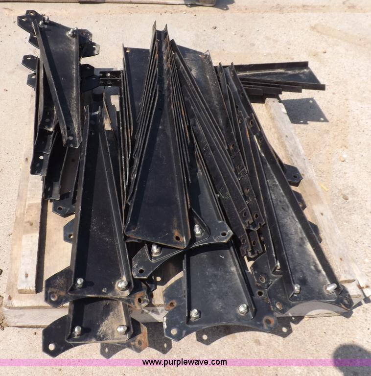 image for item H9236 John Deere 30' fingered pickup reel