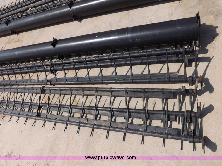 image for item H9236 John Deere 30' fingered pickup reel