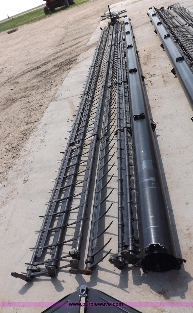 image for item H9236 John Deere 30' fingered pickup reel