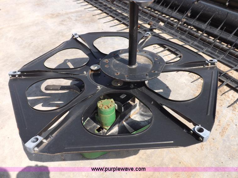 image for item H9237 John Deere 30' fingered pickup reel