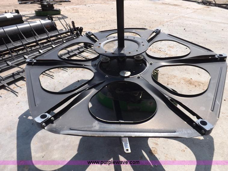 image for item H9237 John Deere 30' fingered pickup reel