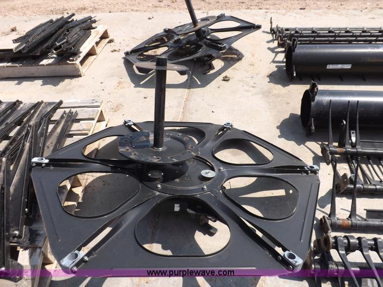 image for item H9237 John Deere 30' fingered pickup reel