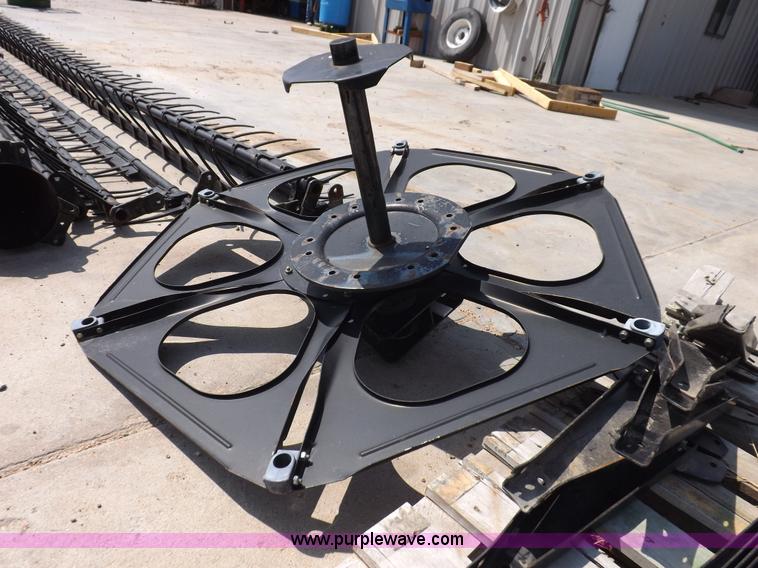 image for item H9237 John Deere 30' fingered pickup reel