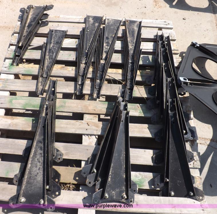 image for item H9237 John Deere 30' fingered pickup reel