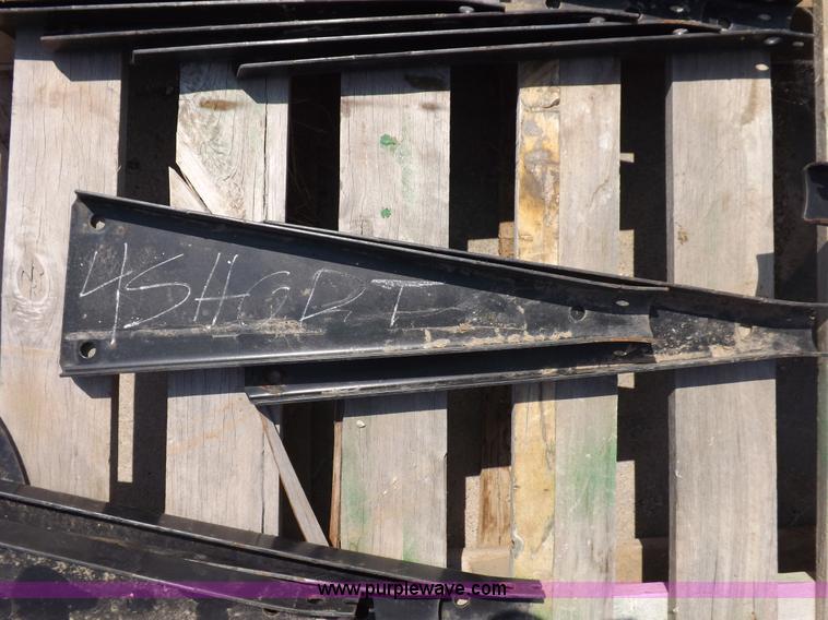 image for item H9237 John Deere 30' fingered pickup reel