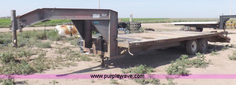 image for item H9247 1998 Buck gooseneck trailer