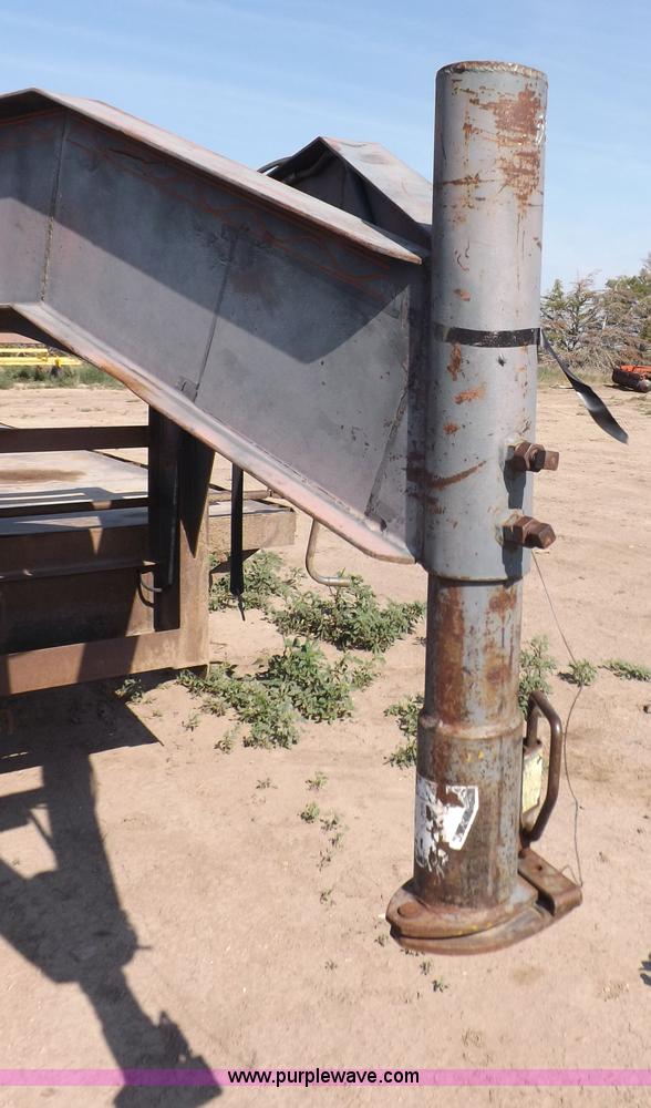 image for item H9247 1998 Buck gooseneck trailer