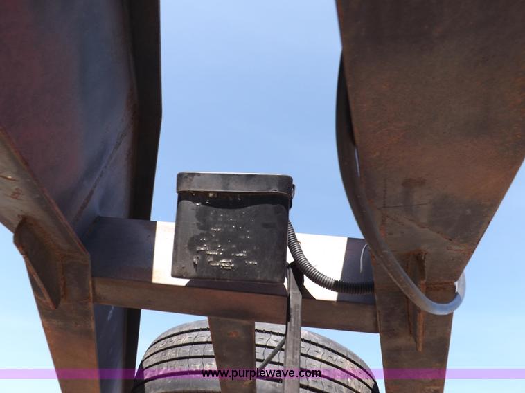 image for item H9247 1998 Buck gooseneck trailer