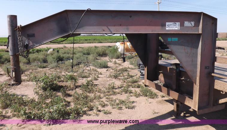 image for item H9247 1998 Buck gooseneck trailer