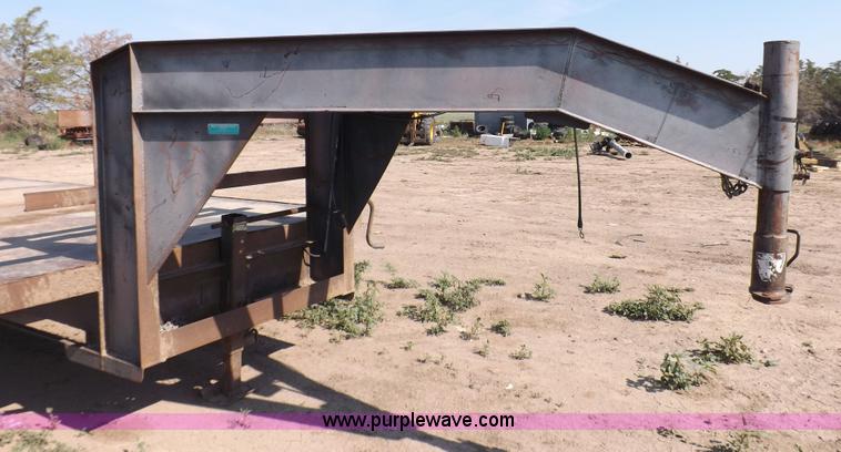 image for item H9247 1998 Buck gooseneck trailer