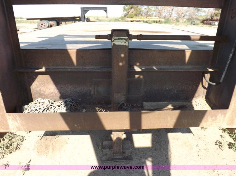 image for item H9247 1998 Buck gooseneck trailer