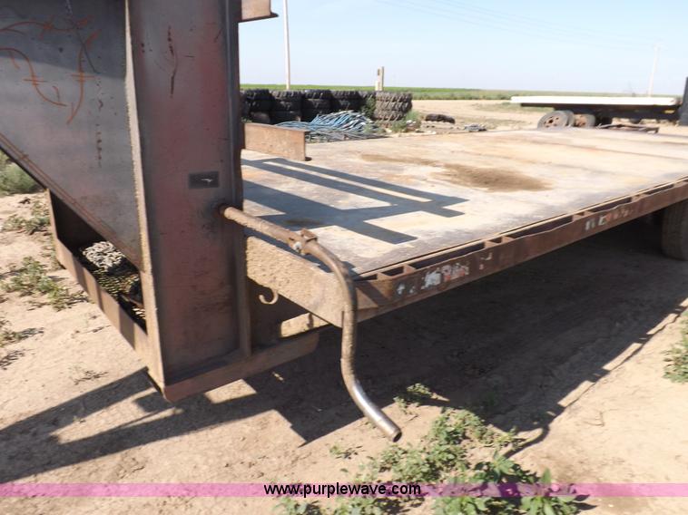 image for item H9247 1998 Buck gooseneck trailer