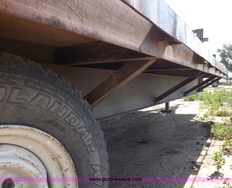 image for item H9247 1998 Buck gooseneck trailer