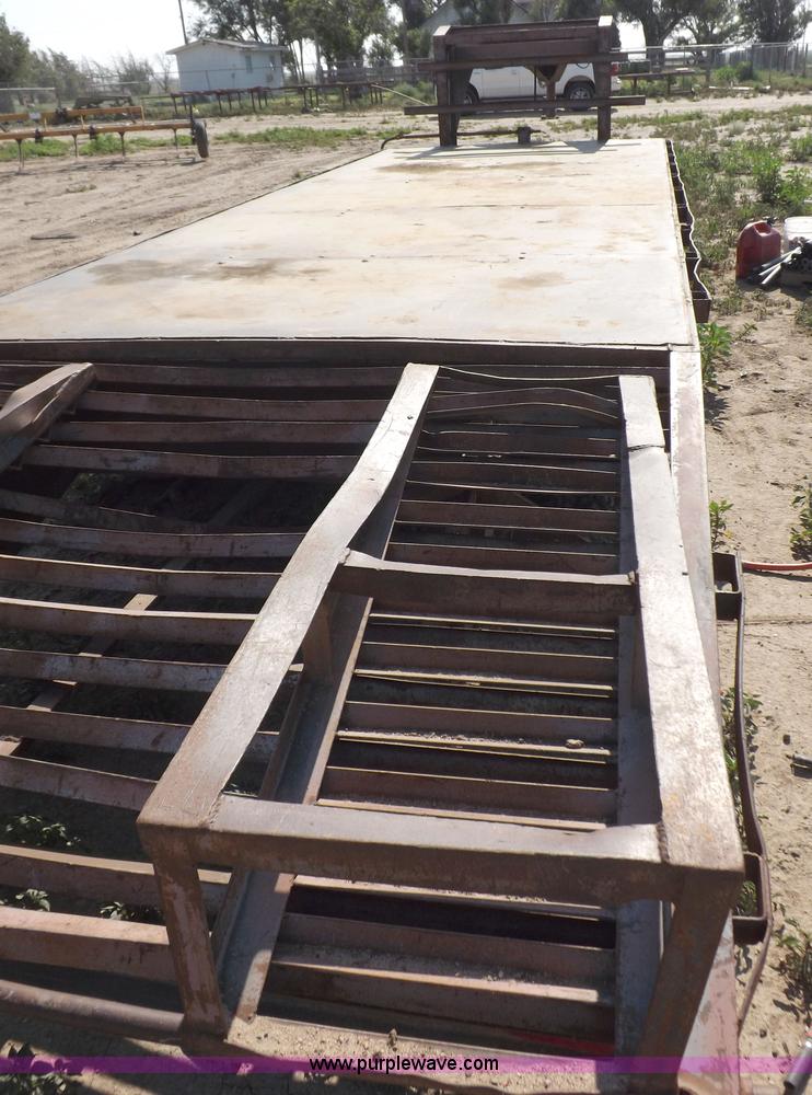 image for item H9247 1998 Buck gooseneck trailer