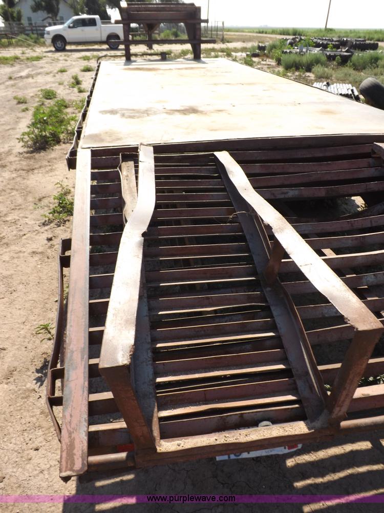 image for item H9247 1998 Buck gooseneck trailer