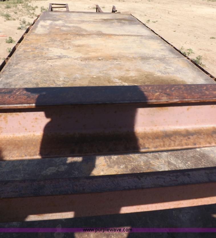 image for item H9247 1998 Buck gooseneck trailer