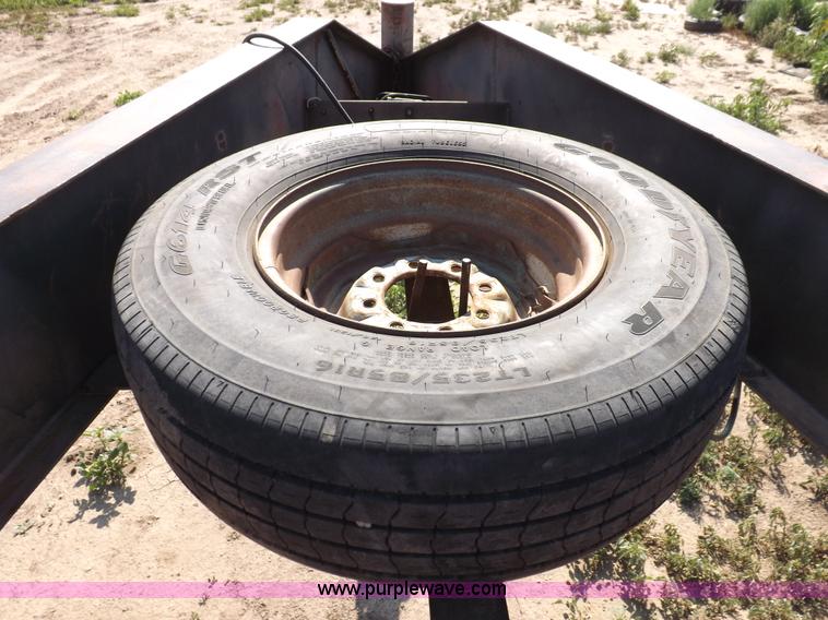 image for item H9247 1998 Buck gooseneck trailer