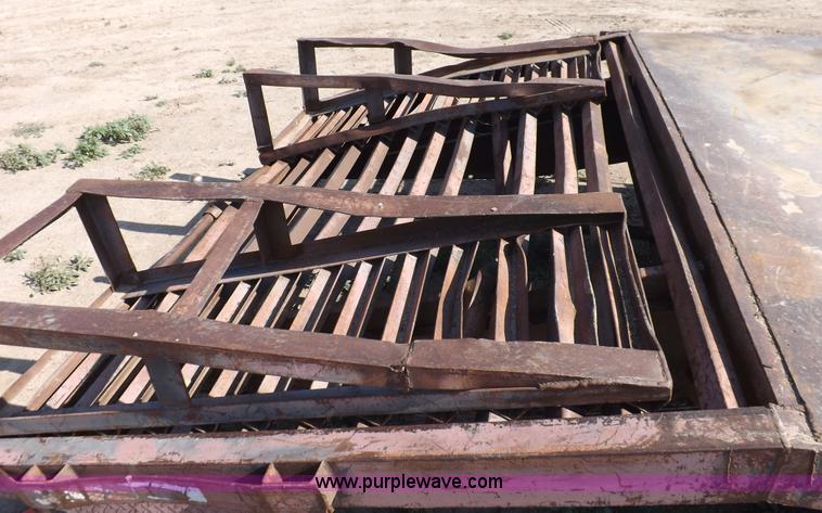 image for item H9247 1998 Buck gooseneck trailer