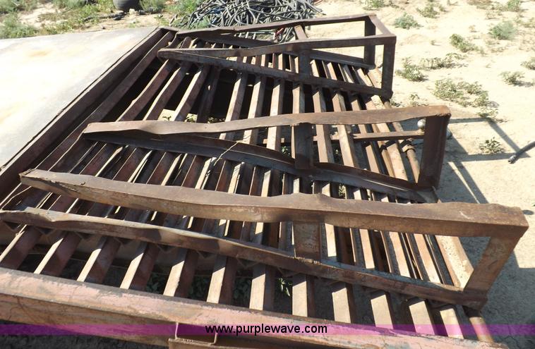 image for item H9247 1998 Buck gooseneck trailer