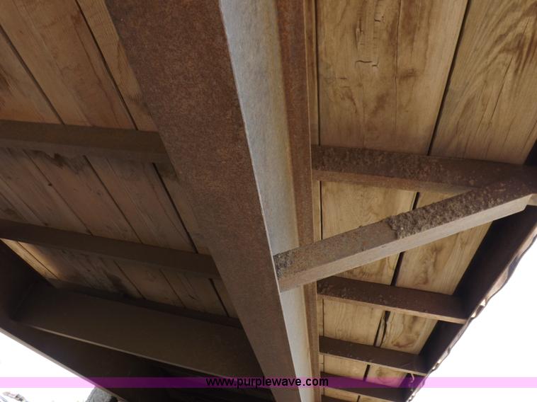 image for item H9247 1998 Buck gooseneck trailer