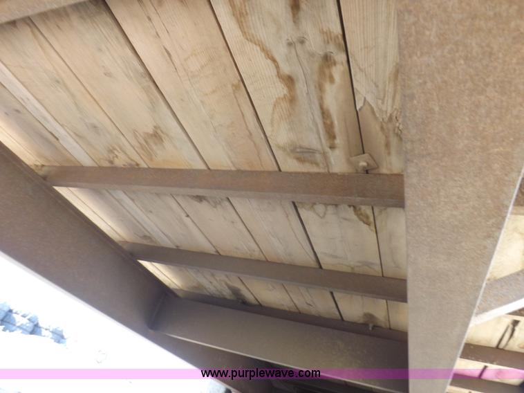 image for item H9247 1998 Buck gooseneck trailer