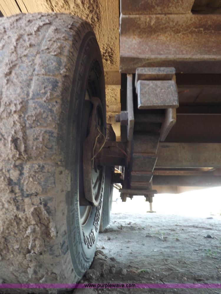 image for item H9247 1998 Buck gooseneck trailer