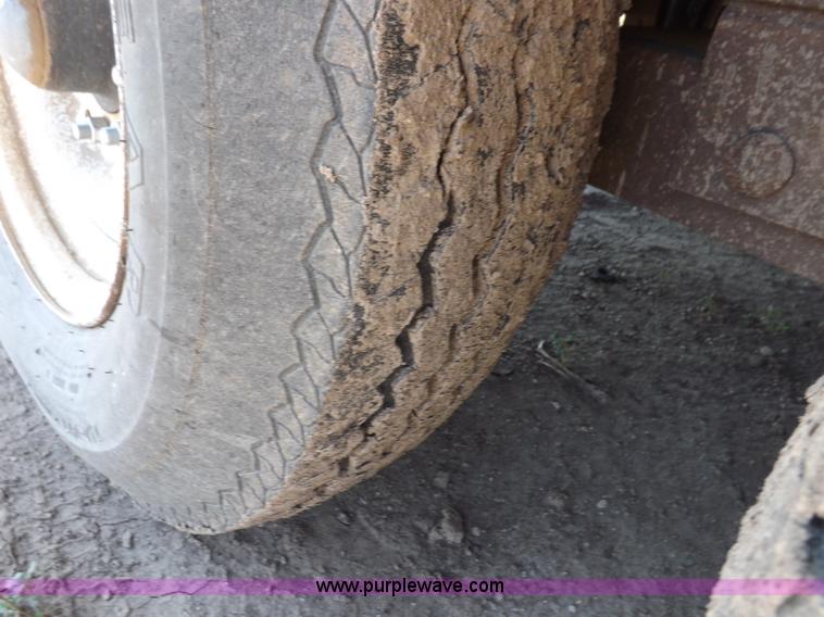 image for item H9247 1998 Buck gooseneck trailer