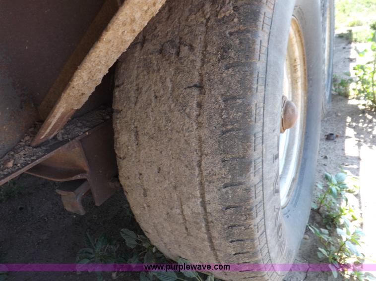 image for item H9247 1998 Buck gooseneck trailer