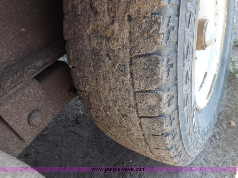 image for item H9247 1998 Buck gooseneck trailer