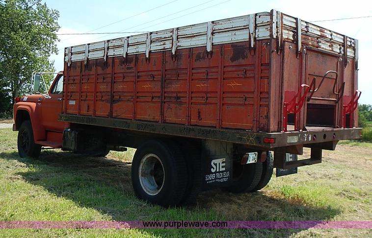 image for item I3558 1979 Ford F700 grain truck