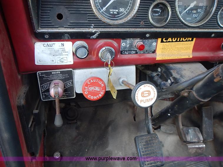 image for item I3558 1979 Ford F700 grain truck