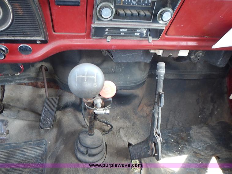 image for item I3558 1979 Ford F700 grain truck