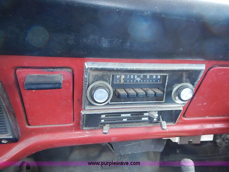 image for item I3558 1979 Ford F700 grain truck