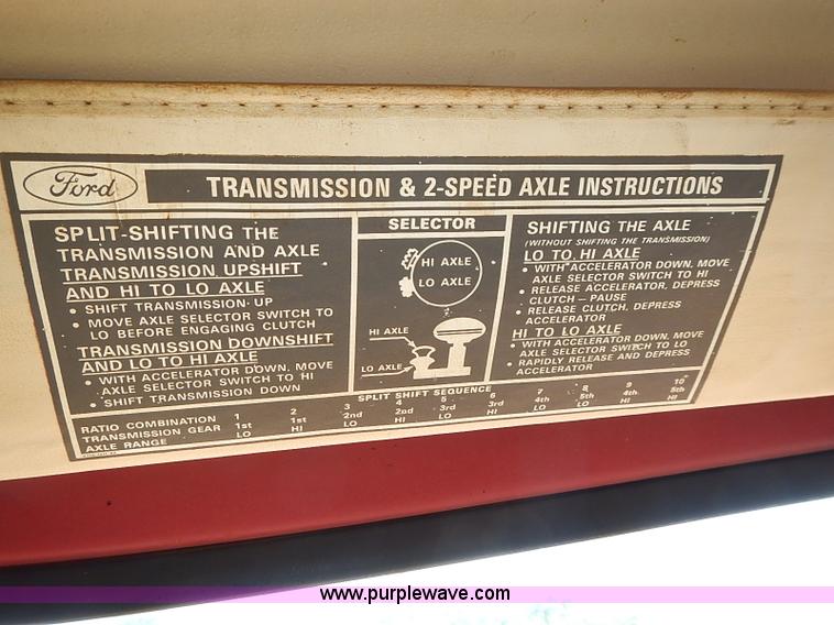 image for item I3558 1979 Ford F700 grain truck