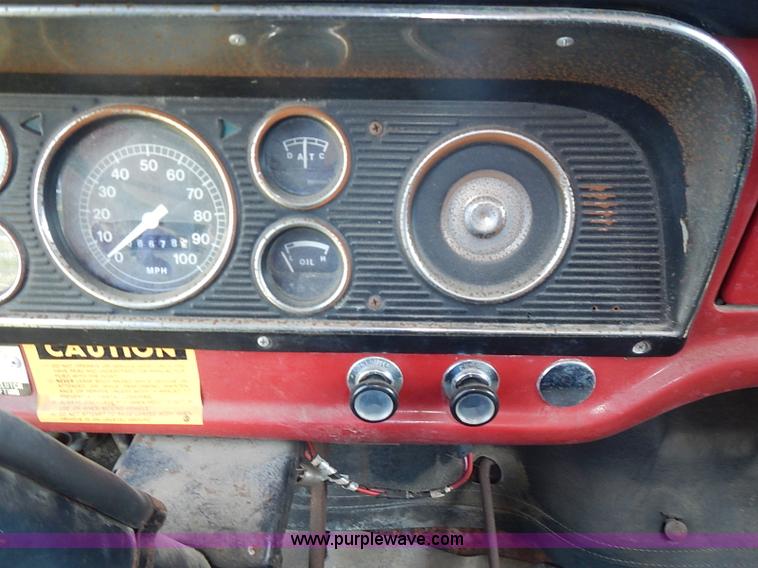 image for item I3558 1979 Ford F700 grain truck