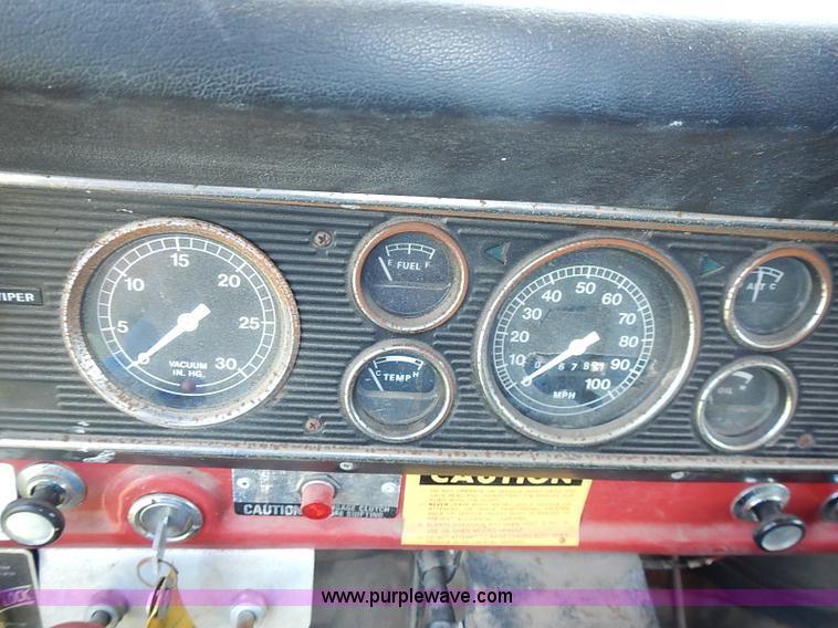 image for item I3558 1979 Ford F700 grain truck