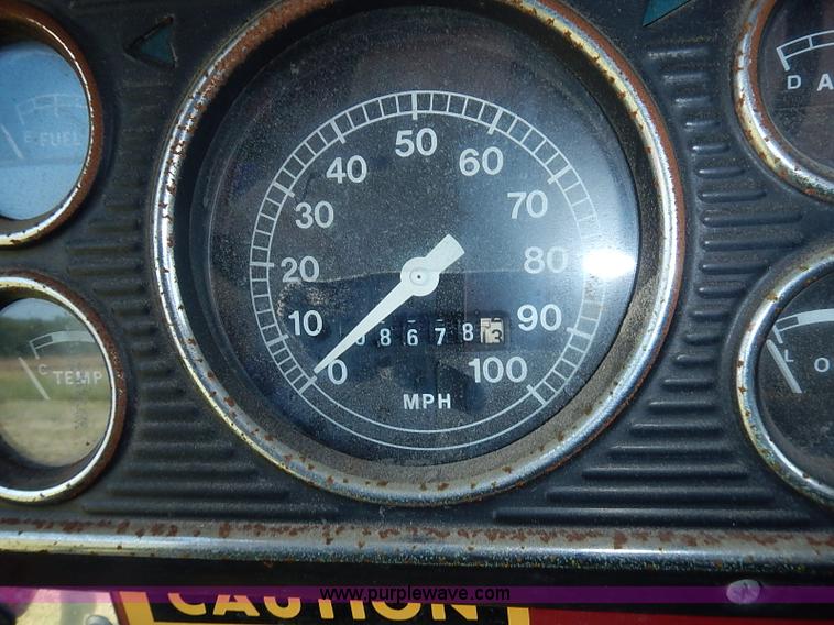 image for item I3558 1979 Ford F700 grain truck