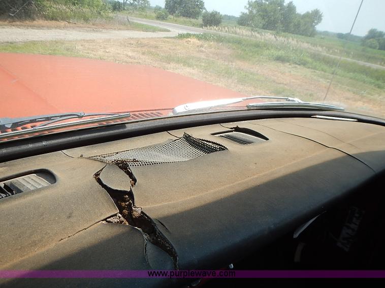 image for item I3558 1979 Ford F700 grain truck