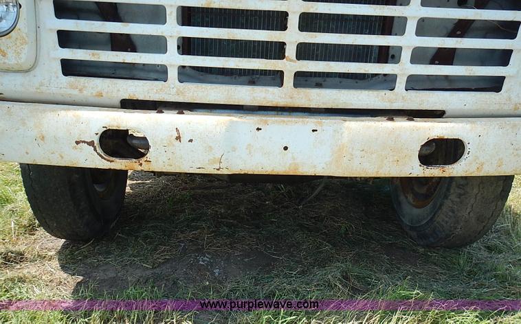 image for item I3558 1979 Ford F700 grain truck
