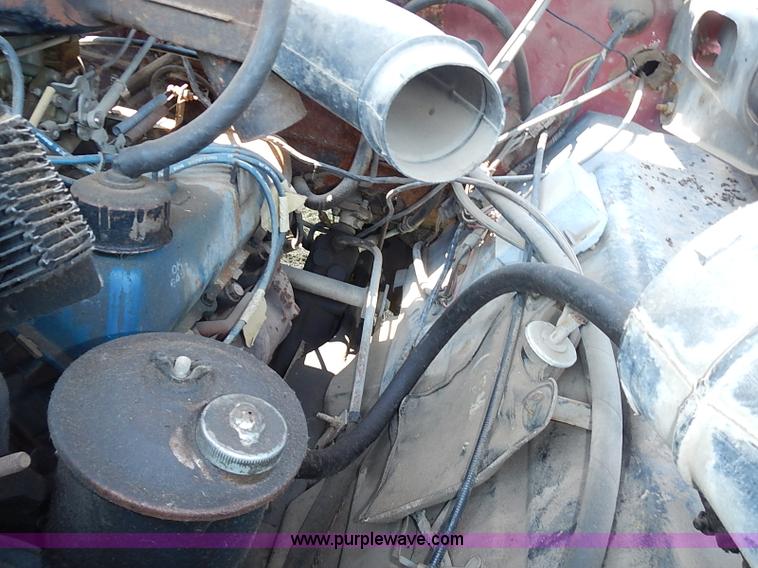 image for item I3558 1979 Ford F700 grain truck