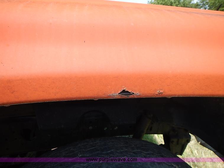 image for item I3558 1979 Ford F700 grain truck