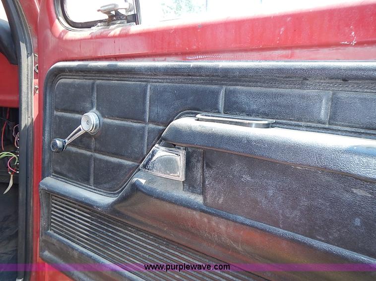 image for item I3558 1979 Ford F700 grain truck