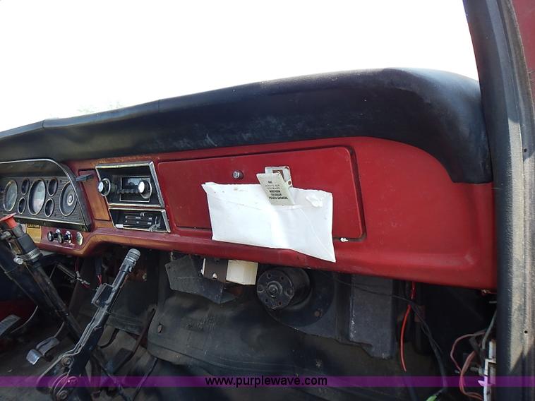 image for item I3558 1979 Ford F700 grain truck