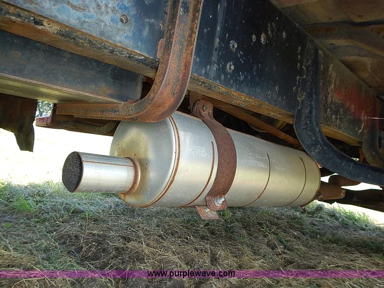 image for item I3558 1979 Ford F700 grain truck